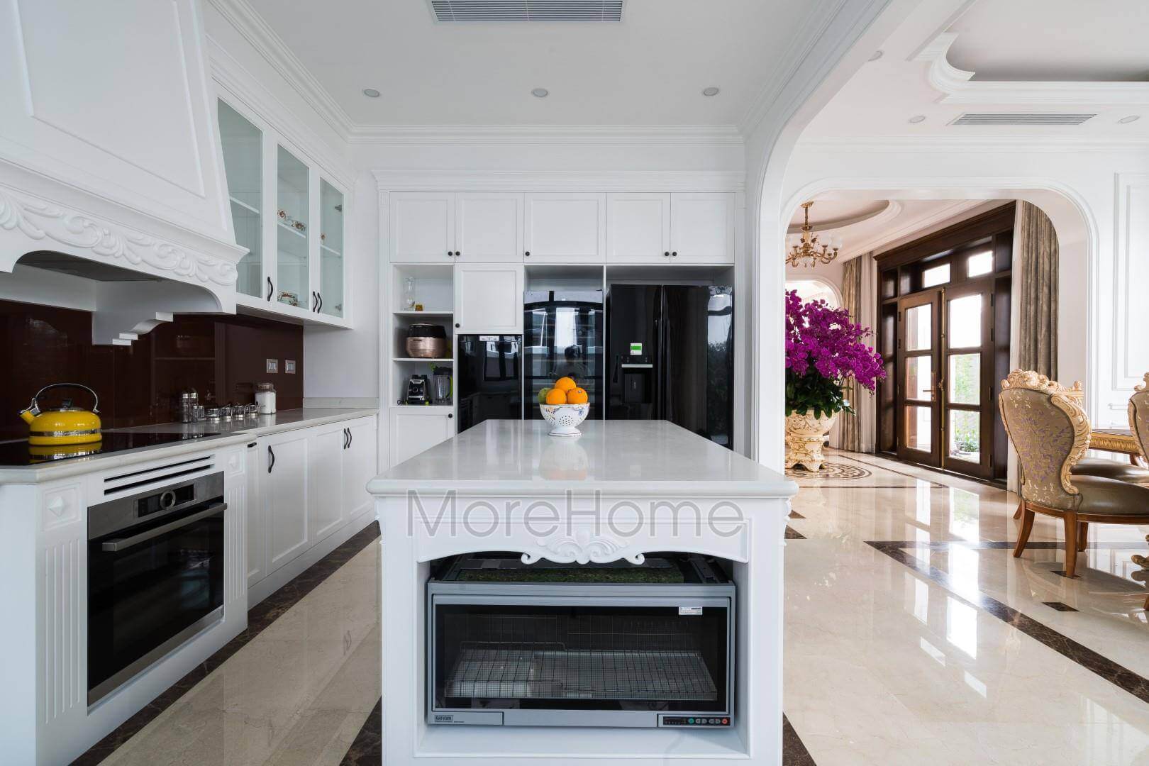 Không gian phòng bếp kết hợp phòng ăn rộng lớn phù hợp với các gia đình nhiều thế hệ cũng như đón tiếp khách tới chơi Thiết kế phòng bếp, tủ bếp đẹp