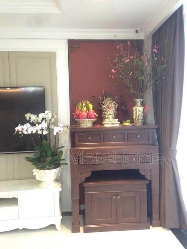 Mẫu bàn thờ gỗ óc chó cao cấp được gia chủ lựa chọn cho nhu cầu 1 bát hương, thiết kế đơn giản, đường nét độc đáo, tiết kiệm không gian mà vẫn đáp ứng đầy đủ nhu cầu tâm linh.