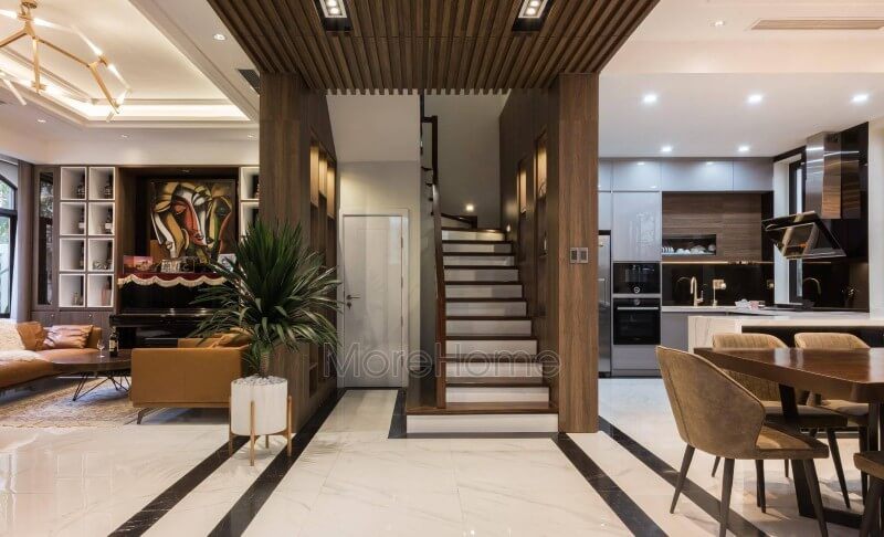 Bạn biết không, để đánh giá được một công trình thi công nội thất đẹp, chúng ta cần phải dựa vào nhiều yếu tố. Tuy nhiên, bạn có thể trực quan đánh giá được chất lượng công trình thi công nội thất chất lượng là dựa vào sản phẩm nội thất hoàn thiện cũng như cách bố trí kết cấu công năng trong ngôi nhà. Giống như hình ảnh thi công nội thất gỗ, thi công cầu thang gỗ đẹp tại biệt thự hiện đại Hải Phòng này vậy.
