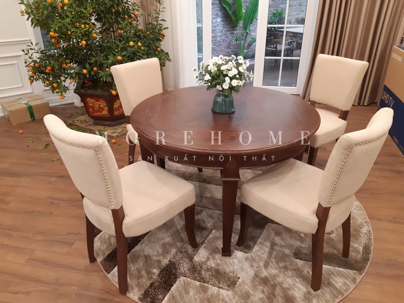 bộ bàn ăn Việc thi công bộ bàn ăn 4 ghế khung gỗ tự nhiên bọc đệm màu be hiện đại sẽ mang lại sự thoải mái và tiện nghi cao cùng với thẩm mỹ thời thượng cho không gian bộ bàn ăn.